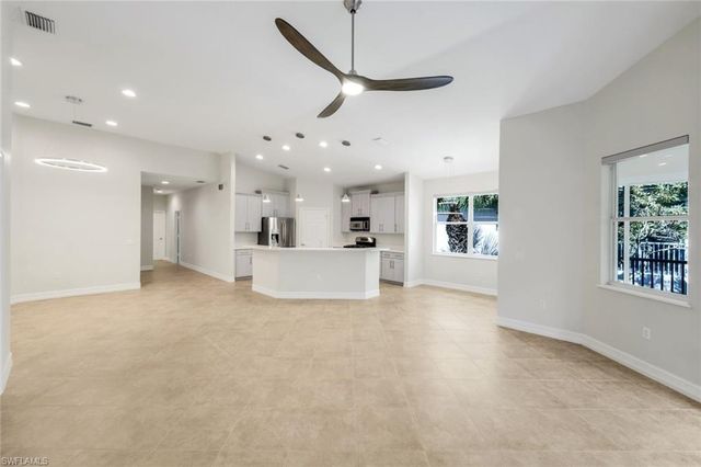 2040 Tarpon Bay DR N 201, Naples, FL 34119