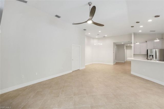 2040 Tarpon Bay DR N 201, Naples, FL 34119