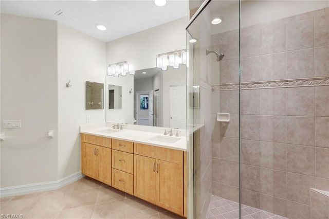 2040 Tarpon Bay DR N 201, Naples, FL 34119