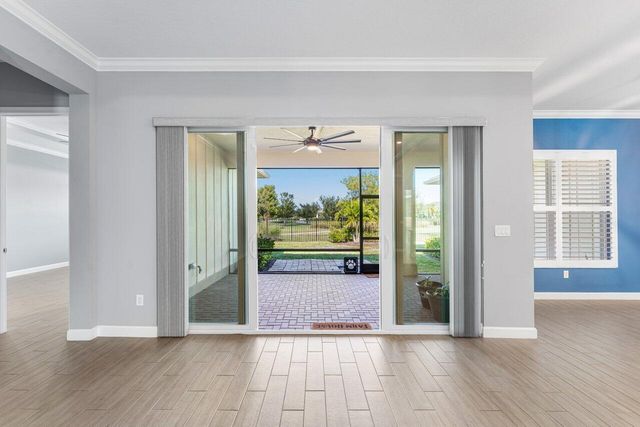 940 Hookline Circle, Loxahatchee, FL 33470