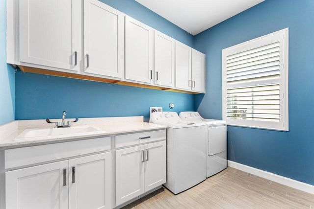 940 Hookline Circle, Loxahatchee, FL 33470