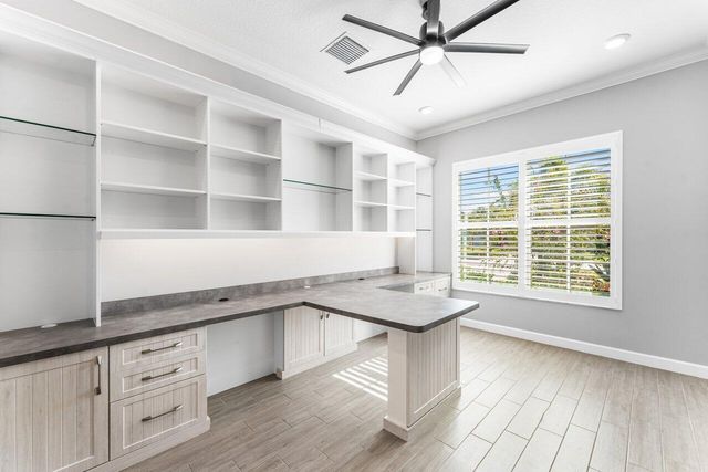 940 Hookline Circle, Loxahatchee, FL 33470