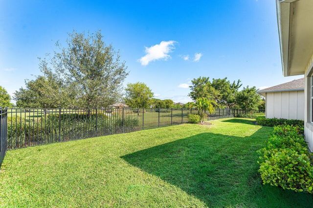 940 Hookline Circle, Loxahatchee, FL 33470