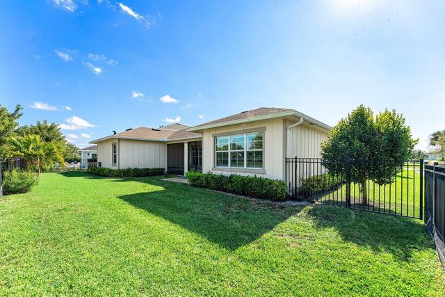 940 Hookline Circle, Loxahatchee, FL 33470