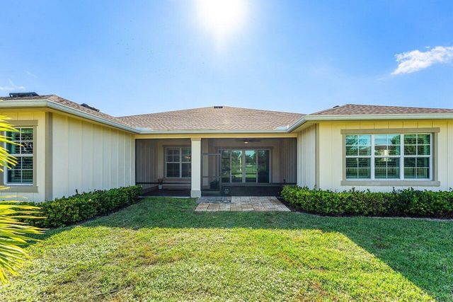 940 Hookline Circle, Loxahatchee, FL 33470