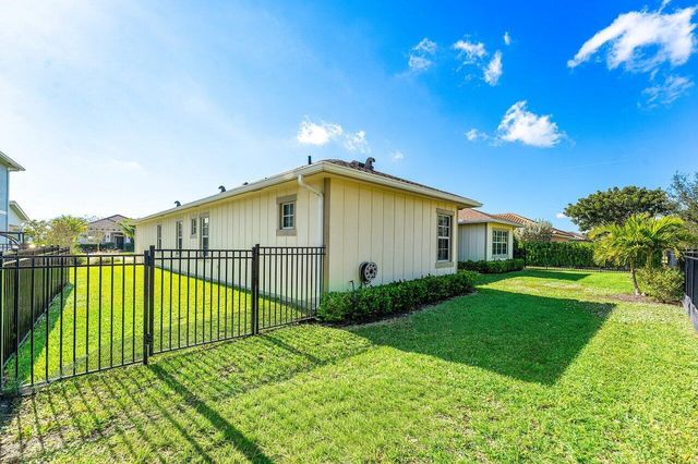 940 Hookline Circle, Loxahatchee, FL 33470