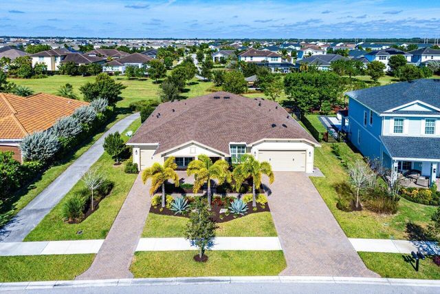 940 Hookline Circle, Loxahatchee, FL 33470