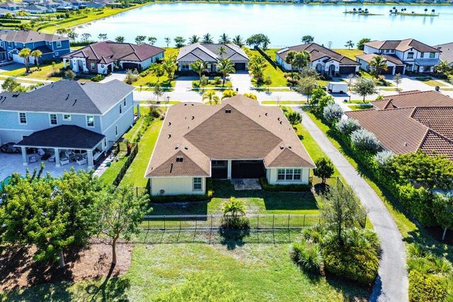 940 Hookline Circle, Loxahatchee, FL 33470