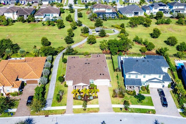 940 Hookline Circle, Loxahatchee, FL 33470