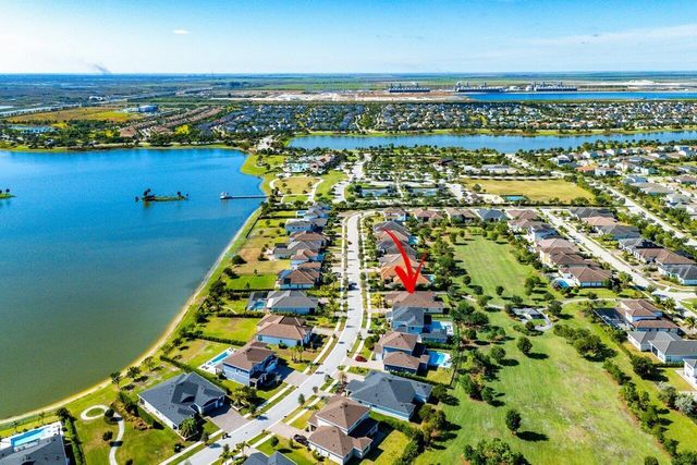 940 Hookline Circle, Loxahatchee, FL 33470