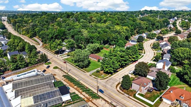 2458 Barrett Station Road, Ballwin, MO 63021
