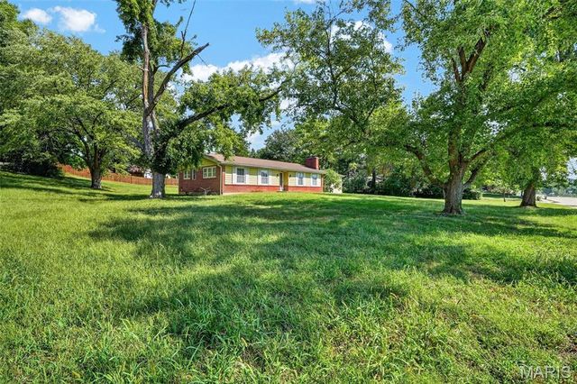 2458 Barrett Station Road, Ballwin, MO 63021