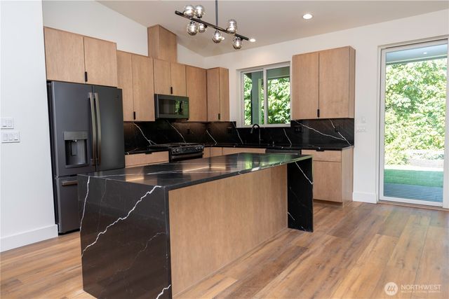 9060 Sea Mist Lane, Blaine, WA 98230