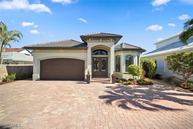 10340 Vanderbilt DR, Naples, FL 34108
