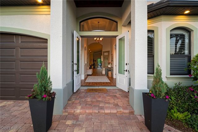 10340 Vanderbilt DR, Naples, FL 34108