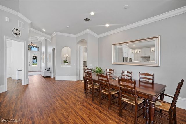 10340 Vanderbilt DR, Naples, FL 34108