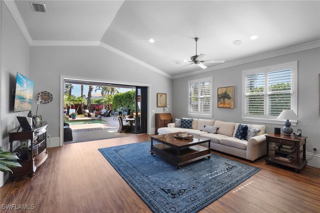 10340 Vanderbilt DR, Naples, FL 34108