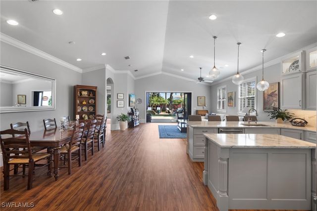 10340 Vanderbilt DR, Naples, FL 34108