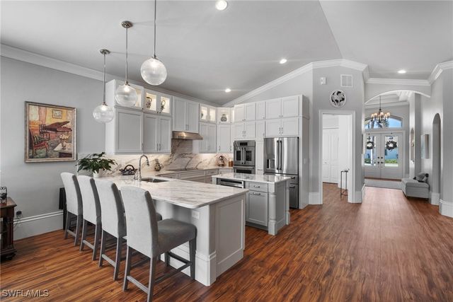 10340 Vanderbilt DR, Naples, FL 34108