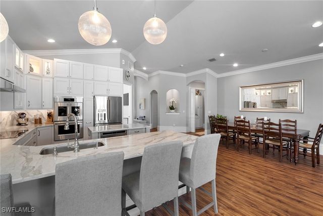 10340 Vanderbilt DR, Naples, FL 34108