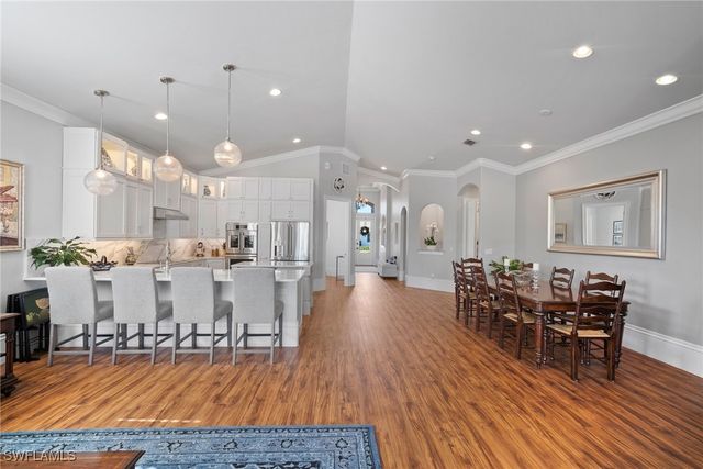 10340 Vanderbilt DR, Naples, FL 34108