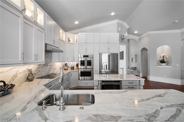 10340 Vanderbilt DR, Naples, FL 34108