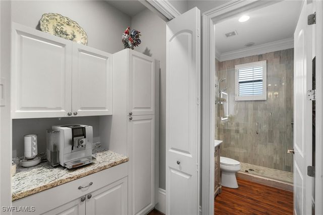 10340 Vanderbilt DR, Naples, FL 34108