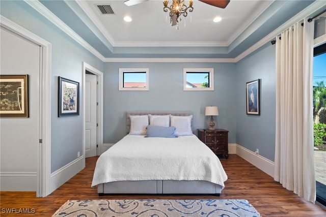 10340 Vanderbilt DR, Naples, FL 34108