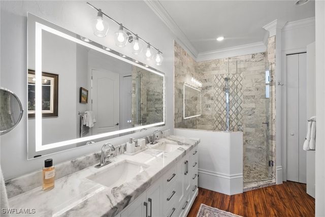 10340 Vanderbilt DR, Naples, FL 34108