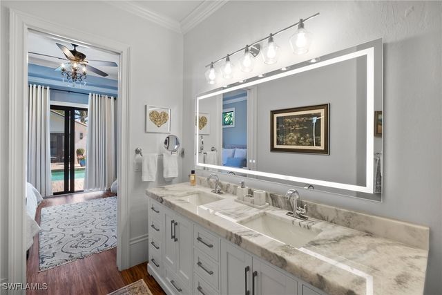 10340 Vanderbilt DR, Naples, FL 34108
