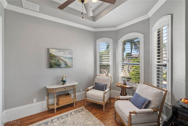 10340 Vanderbilt DR, Naples, FL 34108