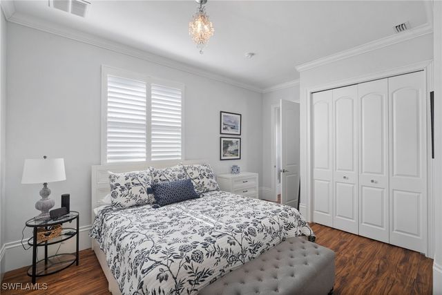 10340 Vanderbilt DR, Naples, FL 34108