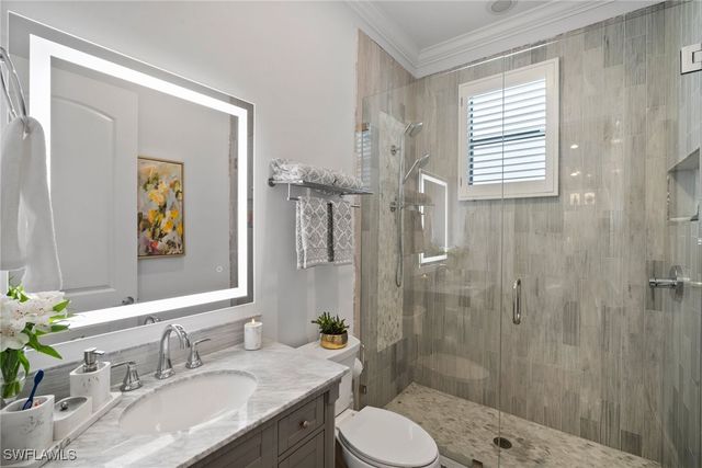 10340 Vanderbilt DR, Naples, FL 34108