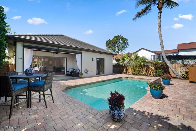 10340 Vanderbilt DR, Naples, FL 34108