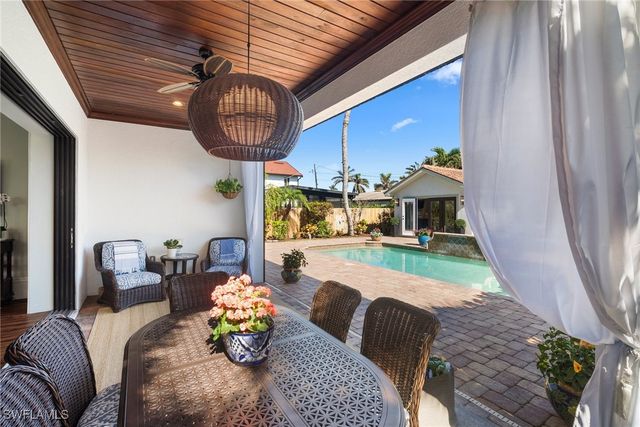 10340 Vanderbilt DR, Naples, FL 34108