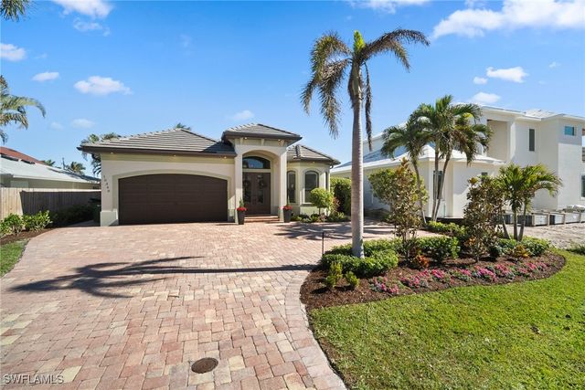 10340 Vanderbilt DR, Naples, FL 34108