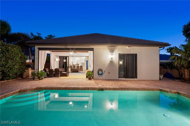 10340 Vanderbilt DR, Naples, FL 34108