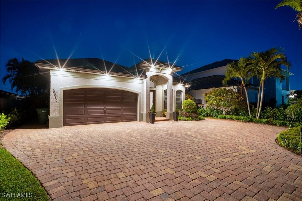10340 Vanderbilt DR, Naples, FL 34108