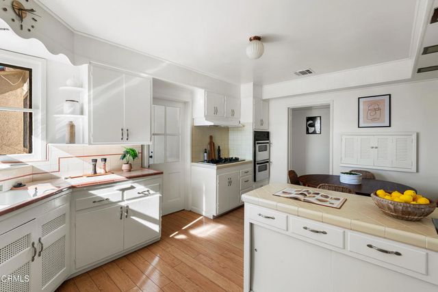 1563 Valencia Avenue, Pasadena, CA 91104