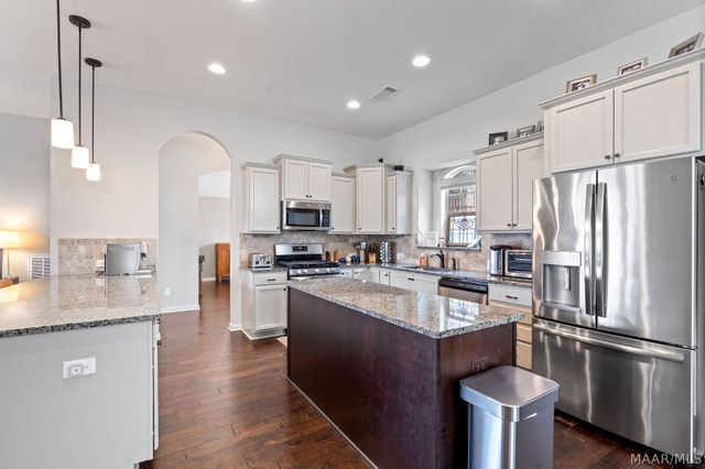 9192 CRESCENT LODGE Circle, Pike Road, AL 36064