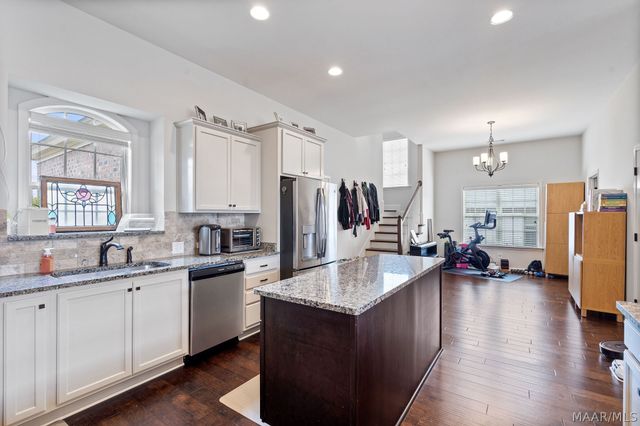 9192 CRESCENT LODGE Circle, Pike Road, AL 36064