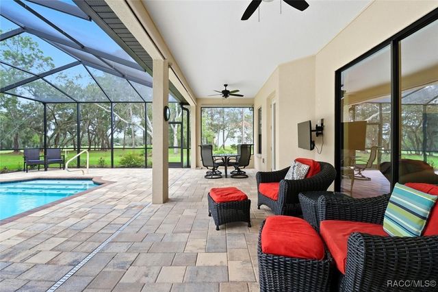 27 Woodfield Circle, Homosassa, FL 34446
