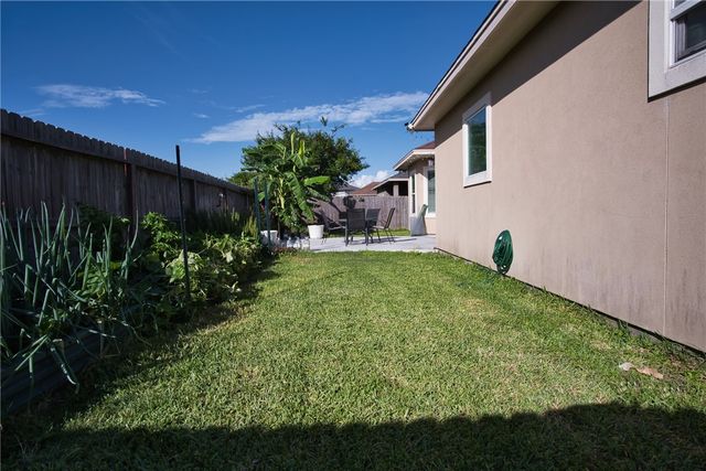8229 Merlin Pl, Corpus Christi, TX 78414