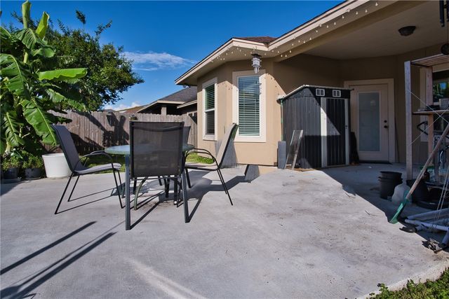 8229 Merlin Pl, Corpus Christi, TX 78414