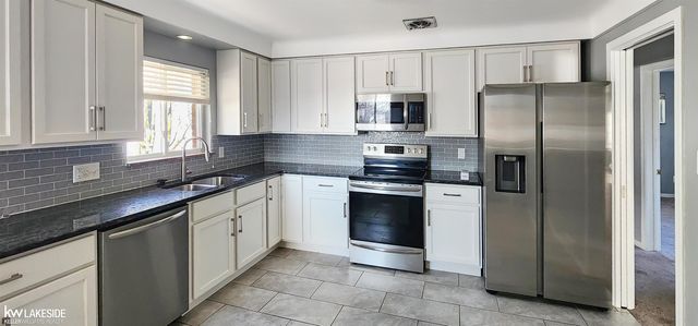 890 Neff Road, Grosse Pointe, MI 48230