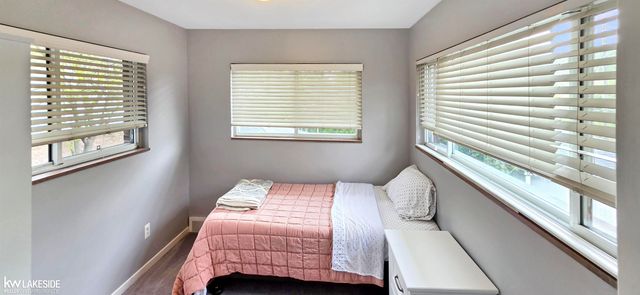 890 Neff Road, Grosse Pointe, MI 48230