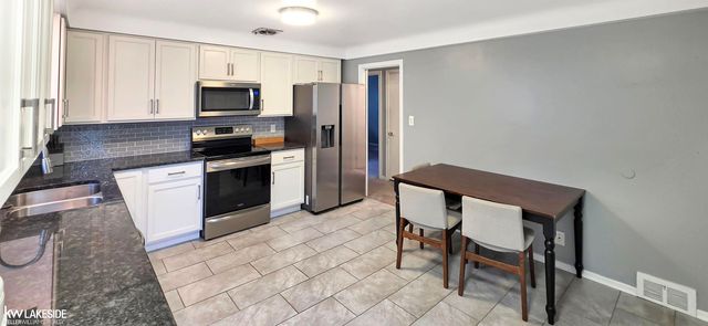 890 Neff Road, Grosse Pointe, MI 48230