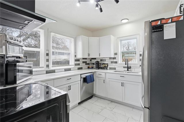 4207 E 61st Street, Kansas City, MO 64130