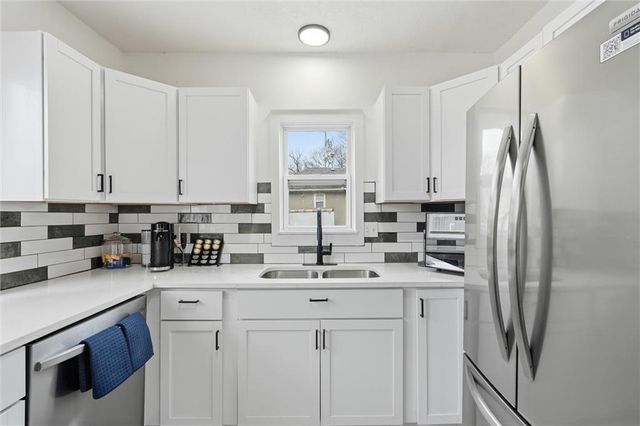 4207 E 61st Street, Kansas City, MO 64130