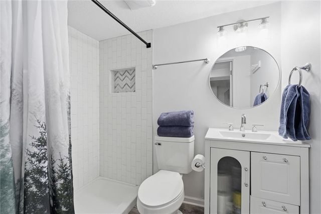 4207 E 61st Street, Kansas City, MO 64130